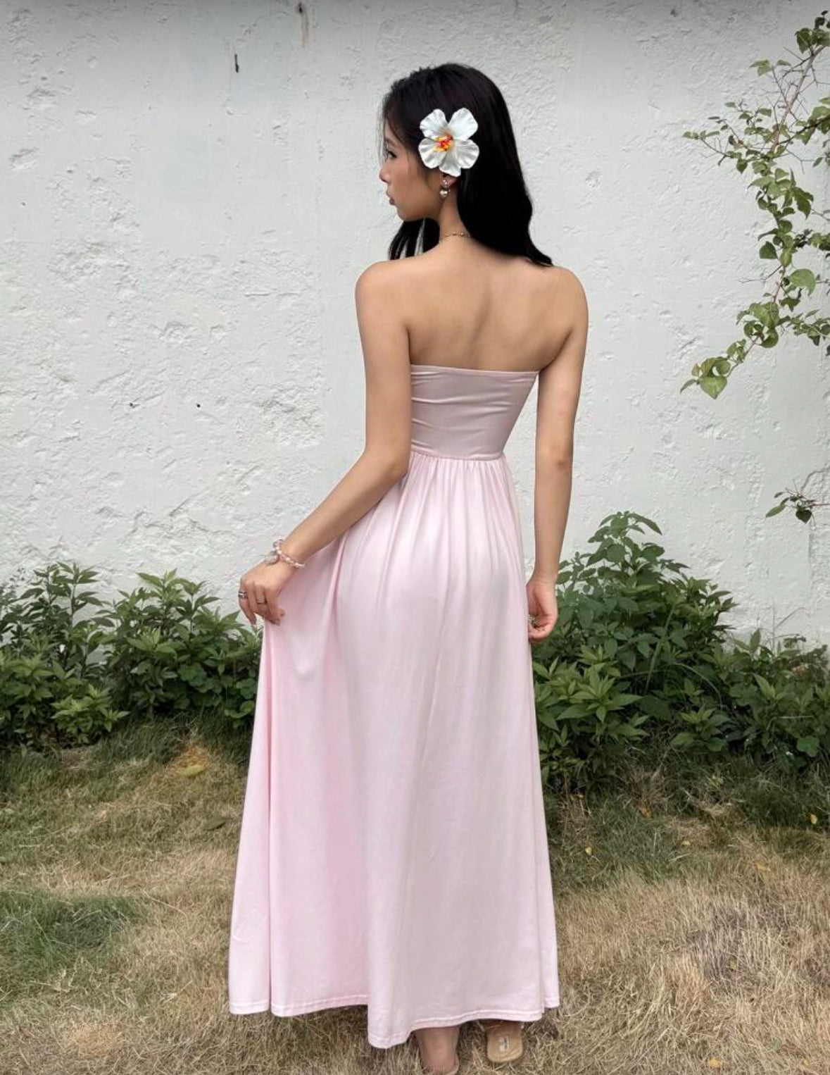 Backless dress