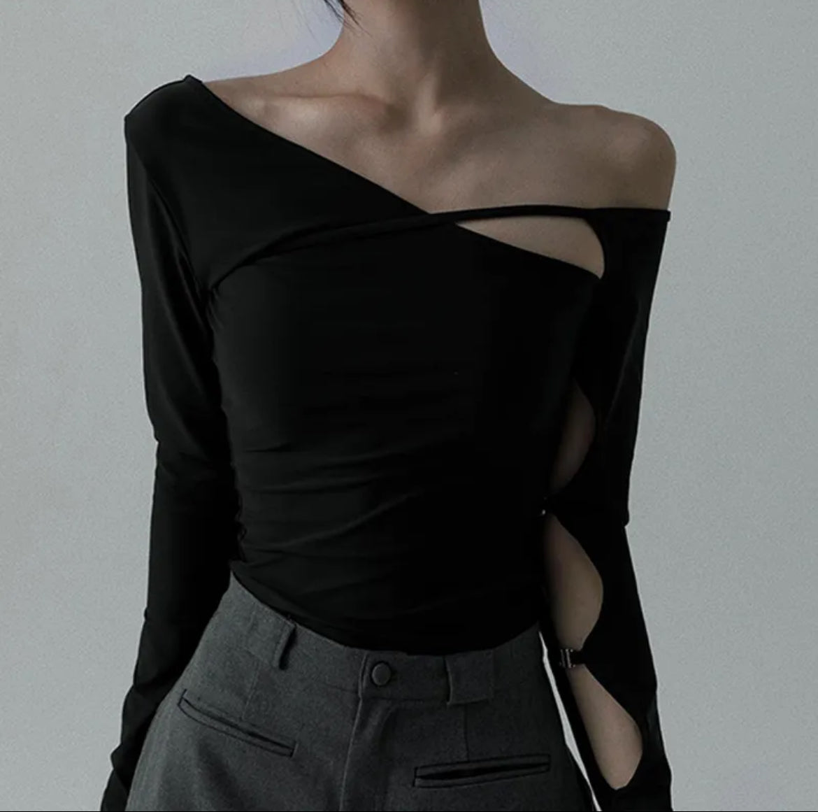 Hollow sleeves top